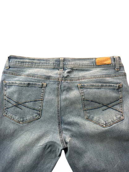Maurices Low Rise Bootcut Jeans – M