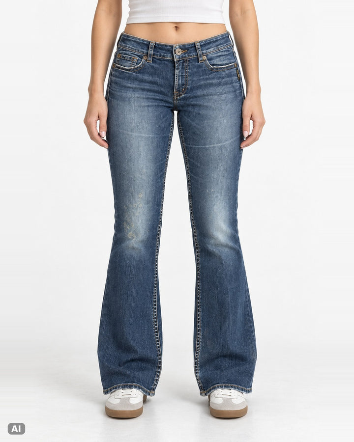 Silver Jeans Suki Bootcut Mid Waist – Gr. EU 40 / L – Ganzkörper, KI-Visualisierung am Model
