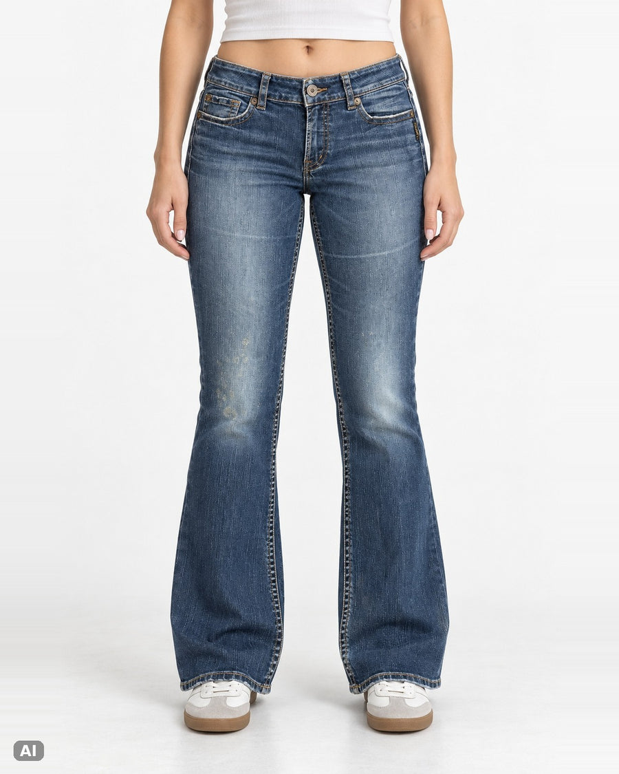 Silver Jeans Suki Bootcut Mid Waist – Gr. EU 40 / L – Ganzkörper, KI-Visualisierung am Model