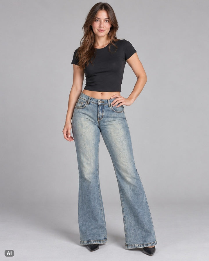 Steve & Barry’s Herzstickerei Mid Rise Bootcut-Jeans – Gr. EU 36 / S – Ganzkörper, KI-Visualisierung am Model