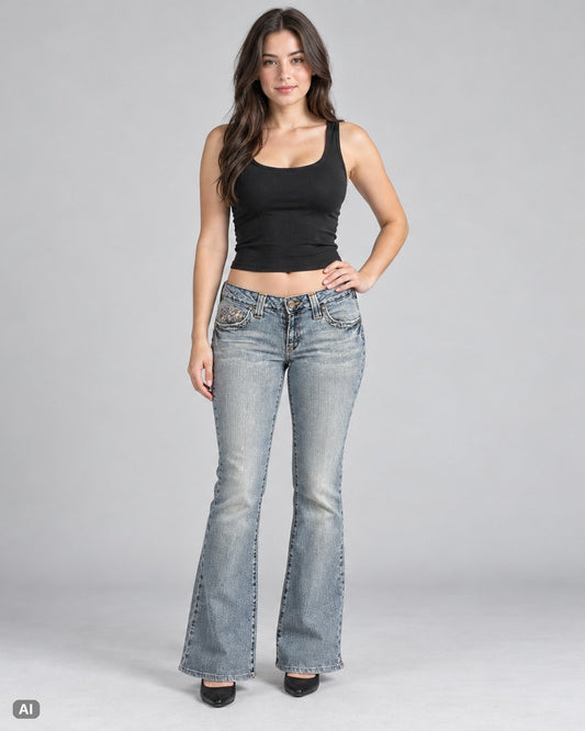 No Boundaries / NoBo Low Rise Bootcut Jeans – Gr. EU 38 / M – Ganzkörper, KI-Visualisierung am Model
