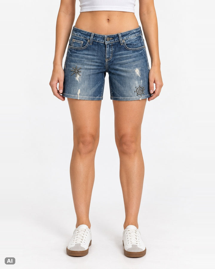Guess Starlight Low Rise Straight Shorts – Gr. EU 40 / L – Ganzkörper, KI-Visualisierung am Model