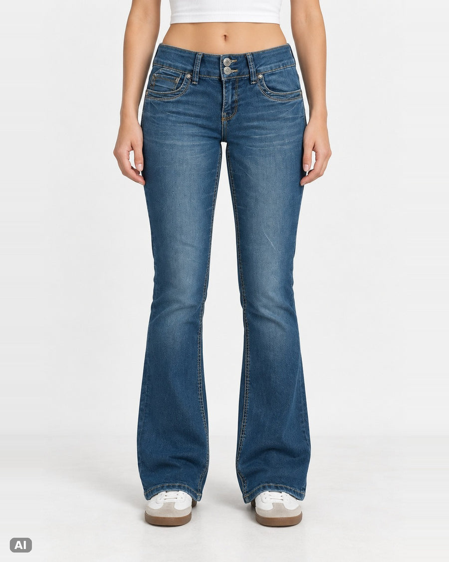 Recruit Jeans Low Waist Bootcut-Jeans – Gr. EU 34 / XS – Ganzkörper, KI-Visualisierung am Model