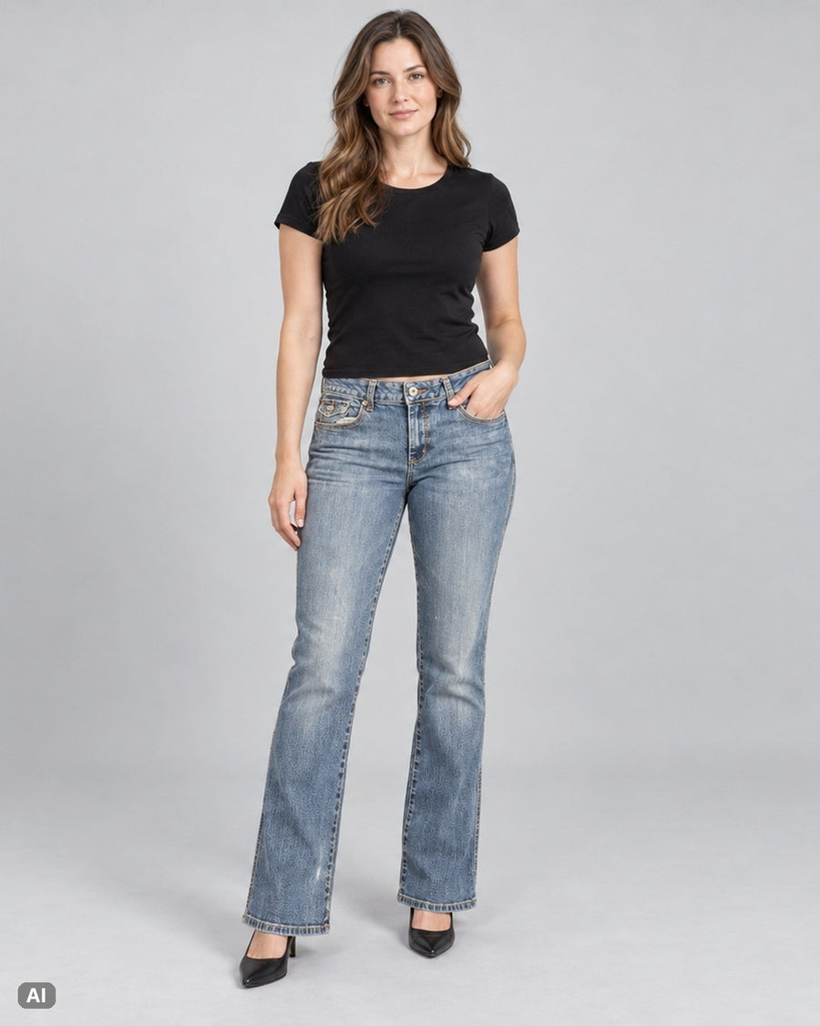Cato Bootcut Mid Rise Petite Jeans – Gr. EU 38 / M – Ganzkörper, KI-Visualisierung am Model