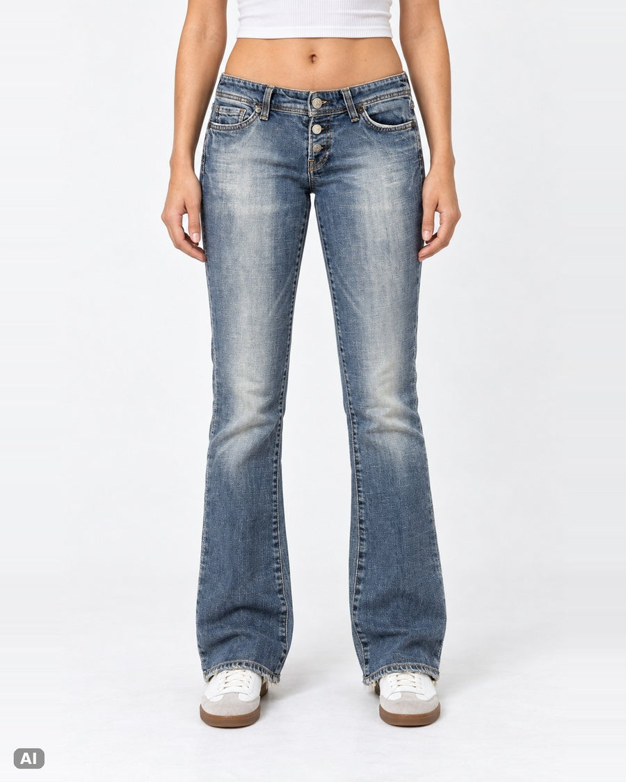 Citizens of Humanity Low Rise Bootcut Jeans – Gr. EU 36 / S – Ganzkörper, KI-Visualisierung am Model