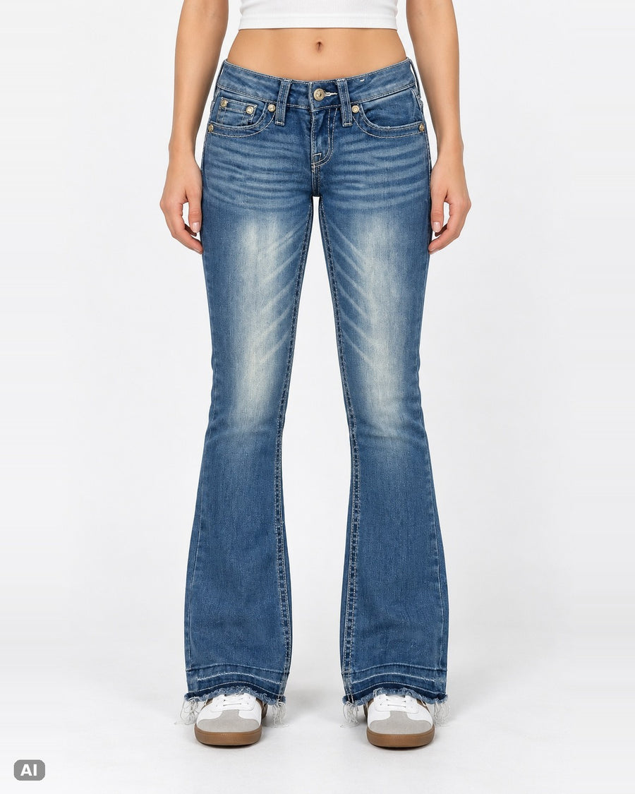 Stella in Dreams Low Waist Bootcut Jeans – Gr. EU 28 / XXS – Ganzkörper, KI-Visualisierung am Model