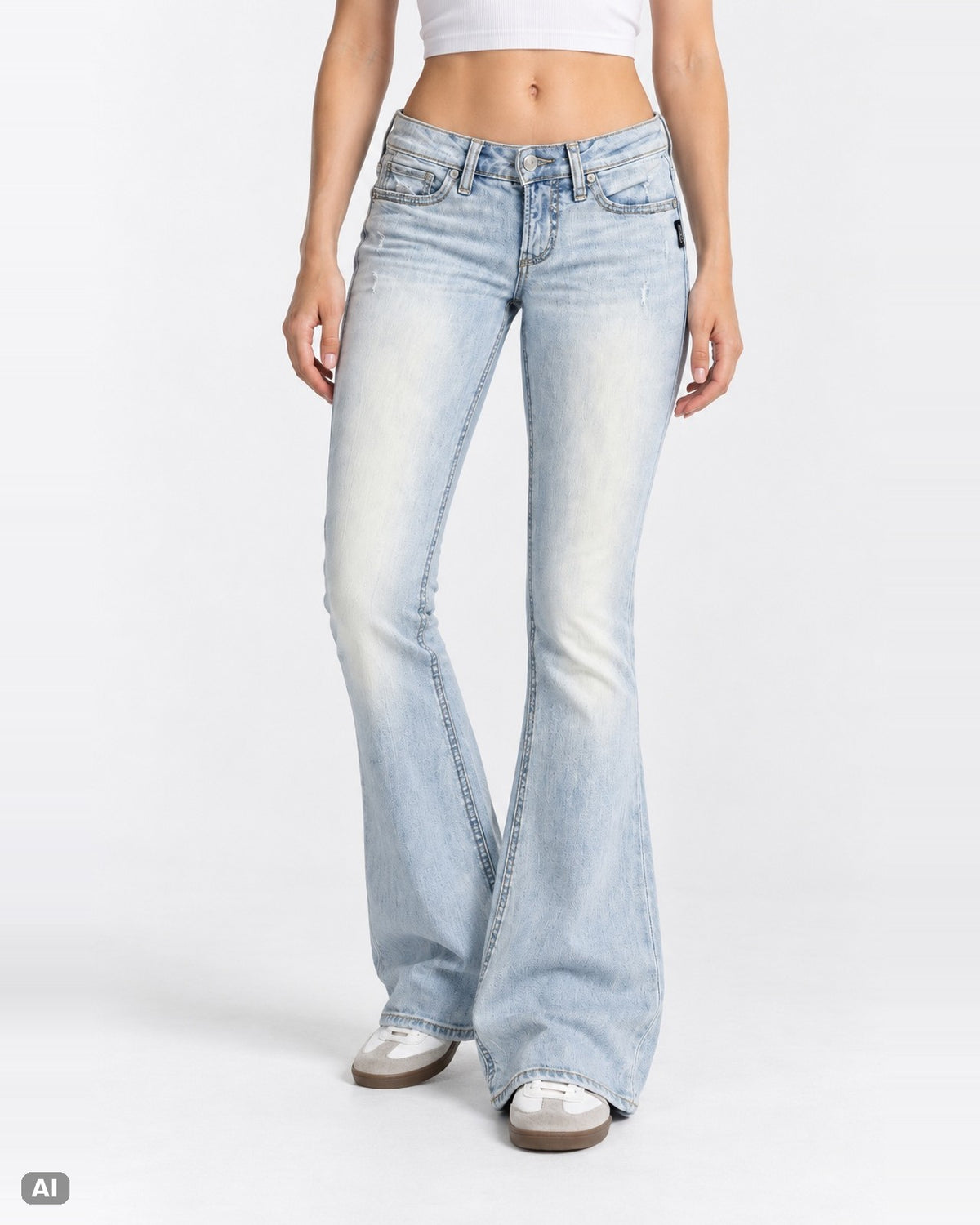 Silver Jeans Co Low Waist Flare Jeans – Gr. EU 30 – Vorne, KI-Visualisierung am Model