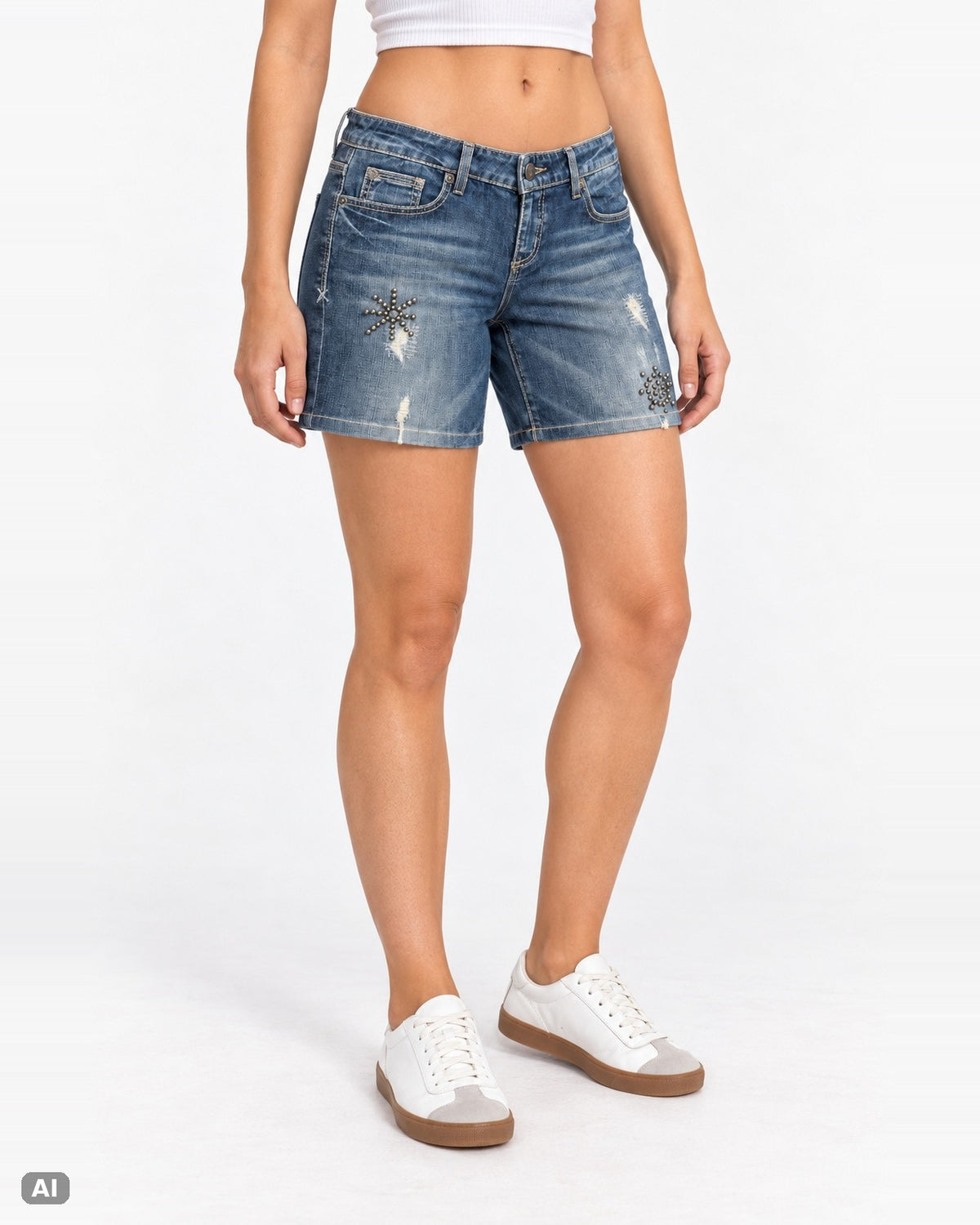 Guess Starlight Low Rise Straight Shorts – Gr. EU 40 / L – Vorne, KI-Visualisierung am Model
