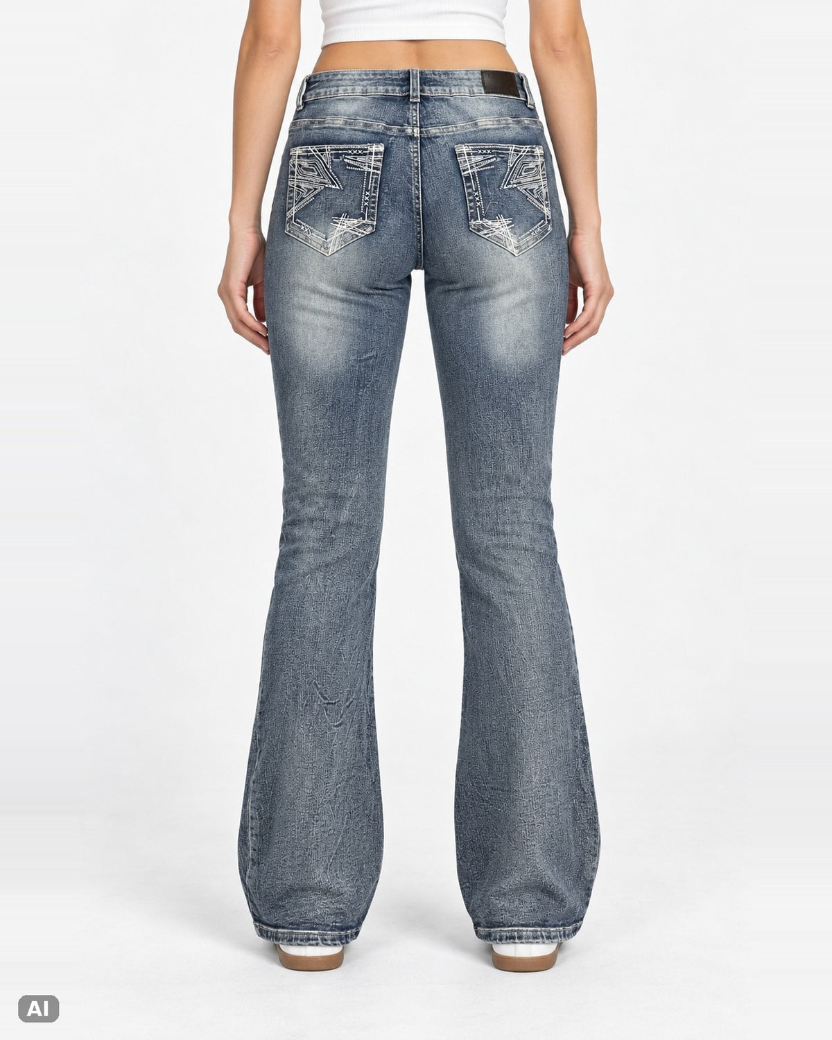 Jeanologie High Waist Bootcut Jeans – Gr. EU 40 / L – Hinten, KI-Visualisierung am Model