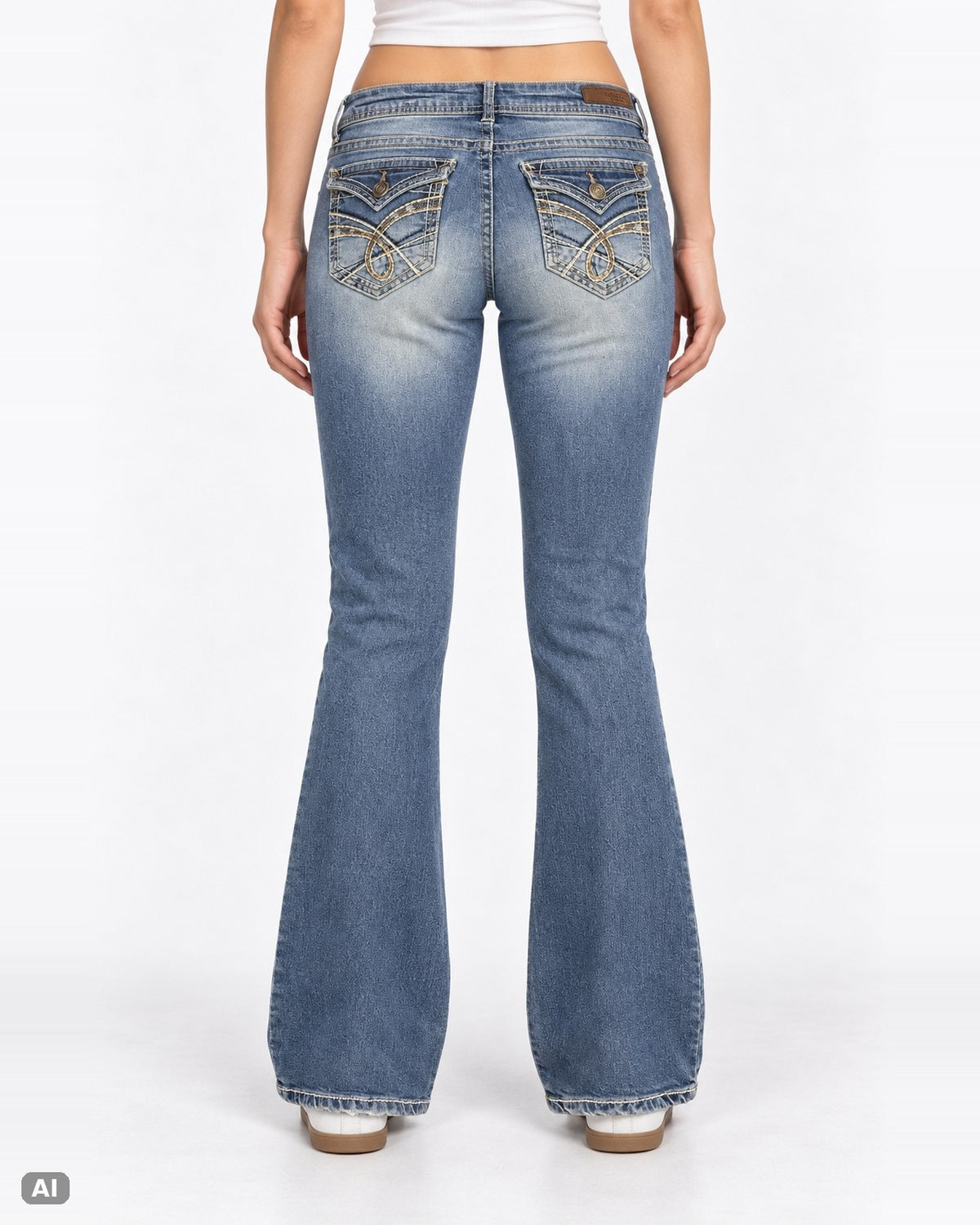 WallFlower Low Waist Bootcut Jeans – Gr. EU 32 / XXS – Hinten, KI-Visualisierung am Model
