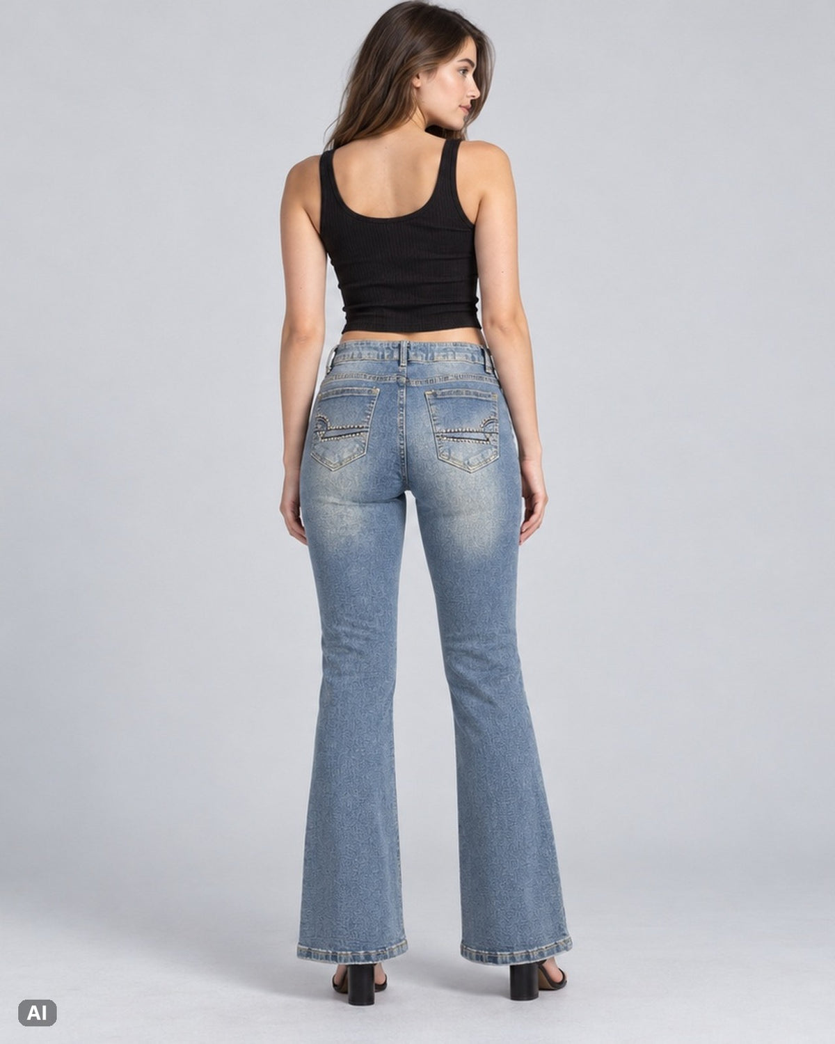 Vintage High Waist Bootcut Jeans – Gr. EU 36 / S – Hinten, KI-Visualisierung am Model