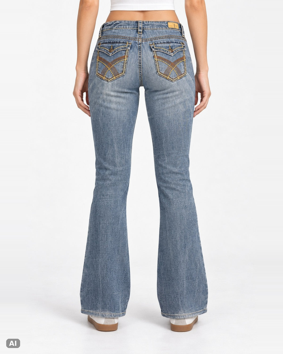 Supplies bestickte Mid-Rise-Bootcut-Jeans – Gr. EU 40 / L – Hinten, KI-Visualisierung am Model
