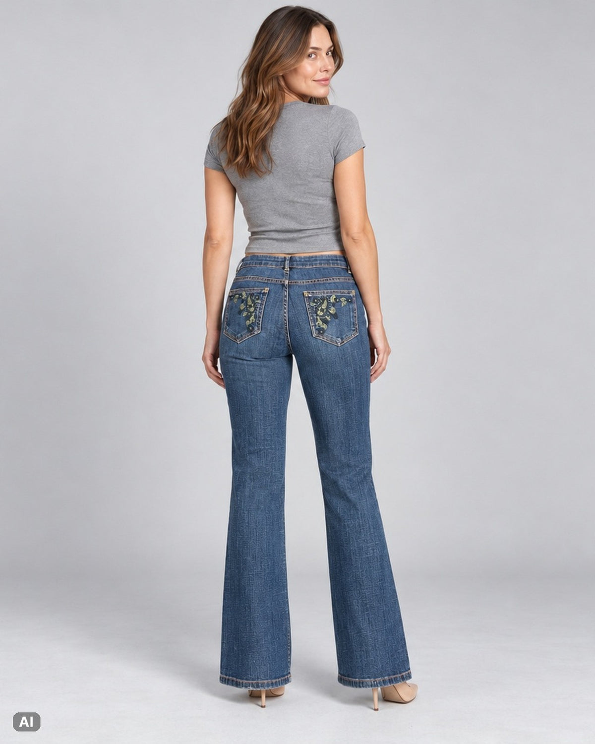 Per Una Bootcut Mid Rise Jeans – Gr. EU 36 / S – Hinten, KI-Visualisierung am Model