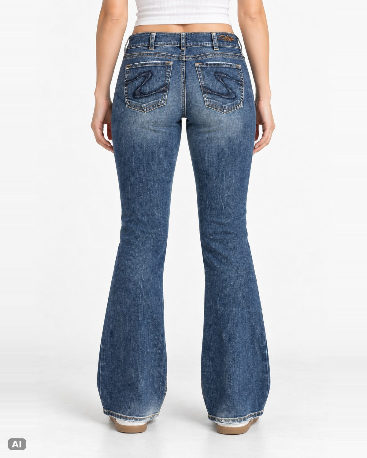 Silver Jeans Suki Bootcut Mid Waist – Gr. EU 40 / L – Hinten, KI-Visualisierung am Model