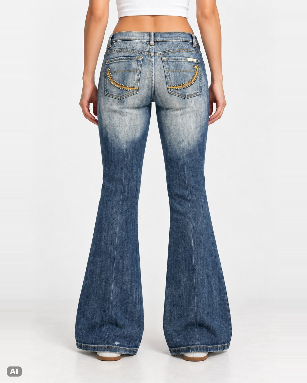 UB Jeans Flare Low Waist – Gr. EU 34 / XS – Hinten, KI-Visualisierung am Model