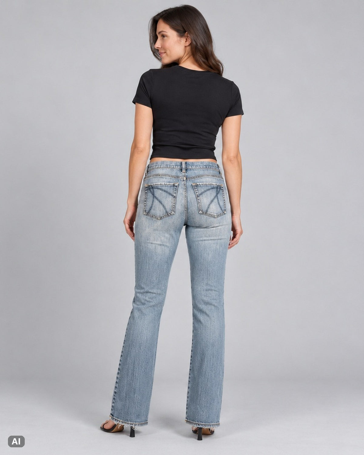 New York & Company Bootcut Mid Rise Jeans – Gr. EU 38 / M – Hinten, KI-Visualisierung am Model