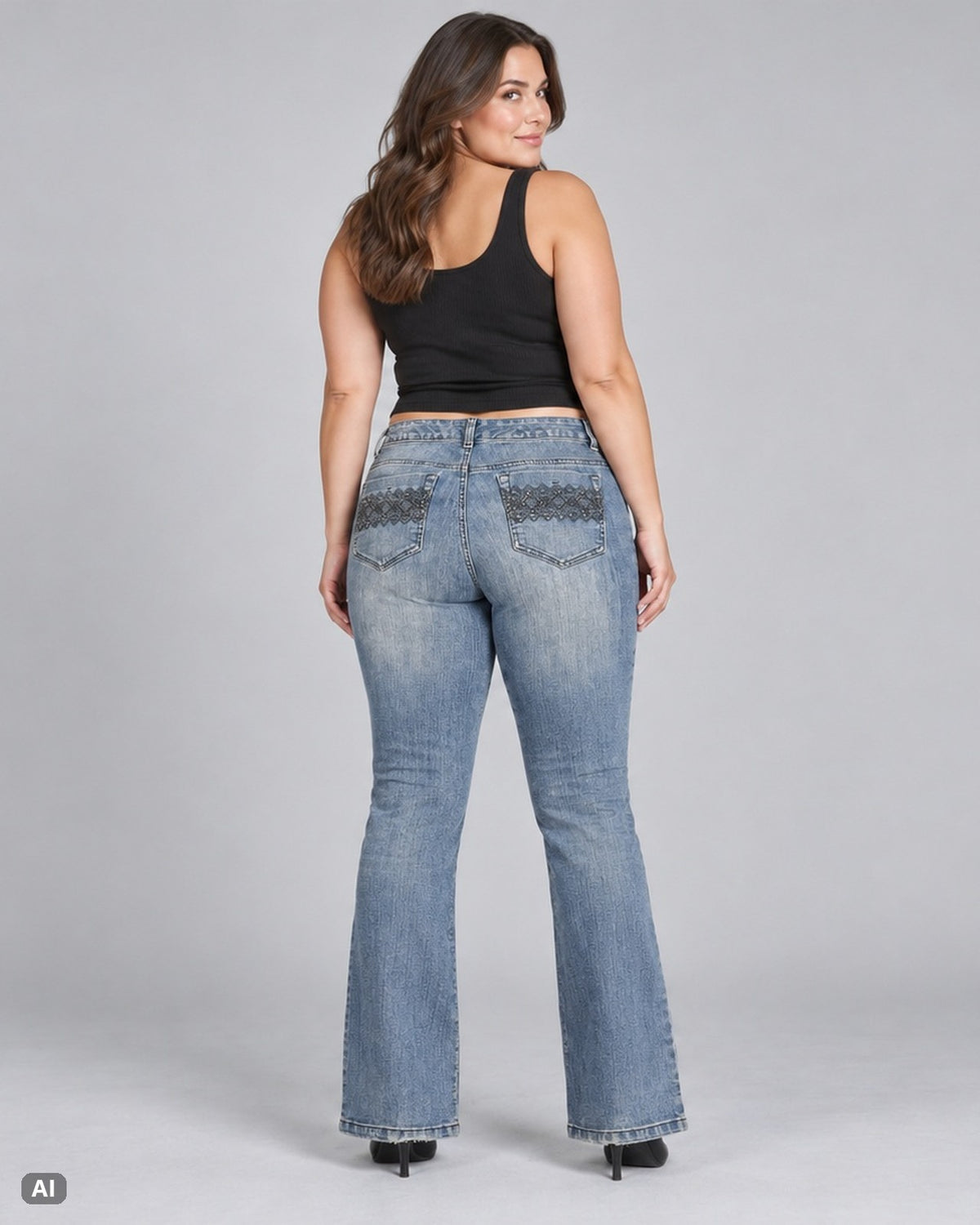 Style & Co. Denim Rauten Mid-Rise Bootcut-Jeans – Gr. EU 36 / S – Hinten, KI-Visualisierung am Model