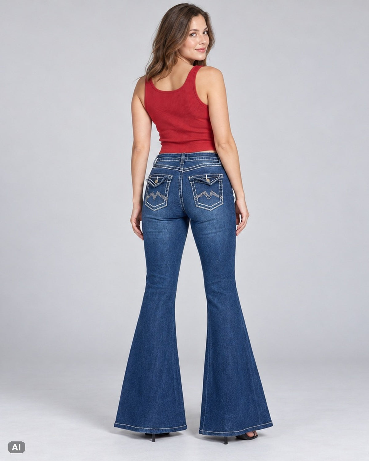 Bamboo Zickzack High Waist Flare Jeans – Gr. EU 36 / S – Hinten, KI-Visualisierung am Model