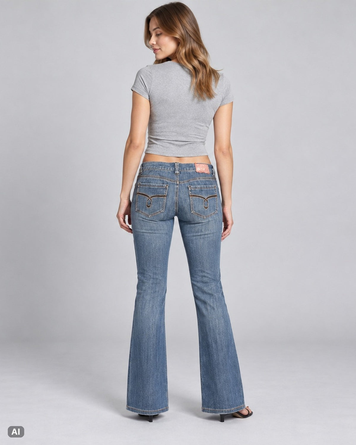 Roxy Low Rise Bootcut-Jeans – Gr. EU 40 / L – Hinten, KI-Visualisierung am Model