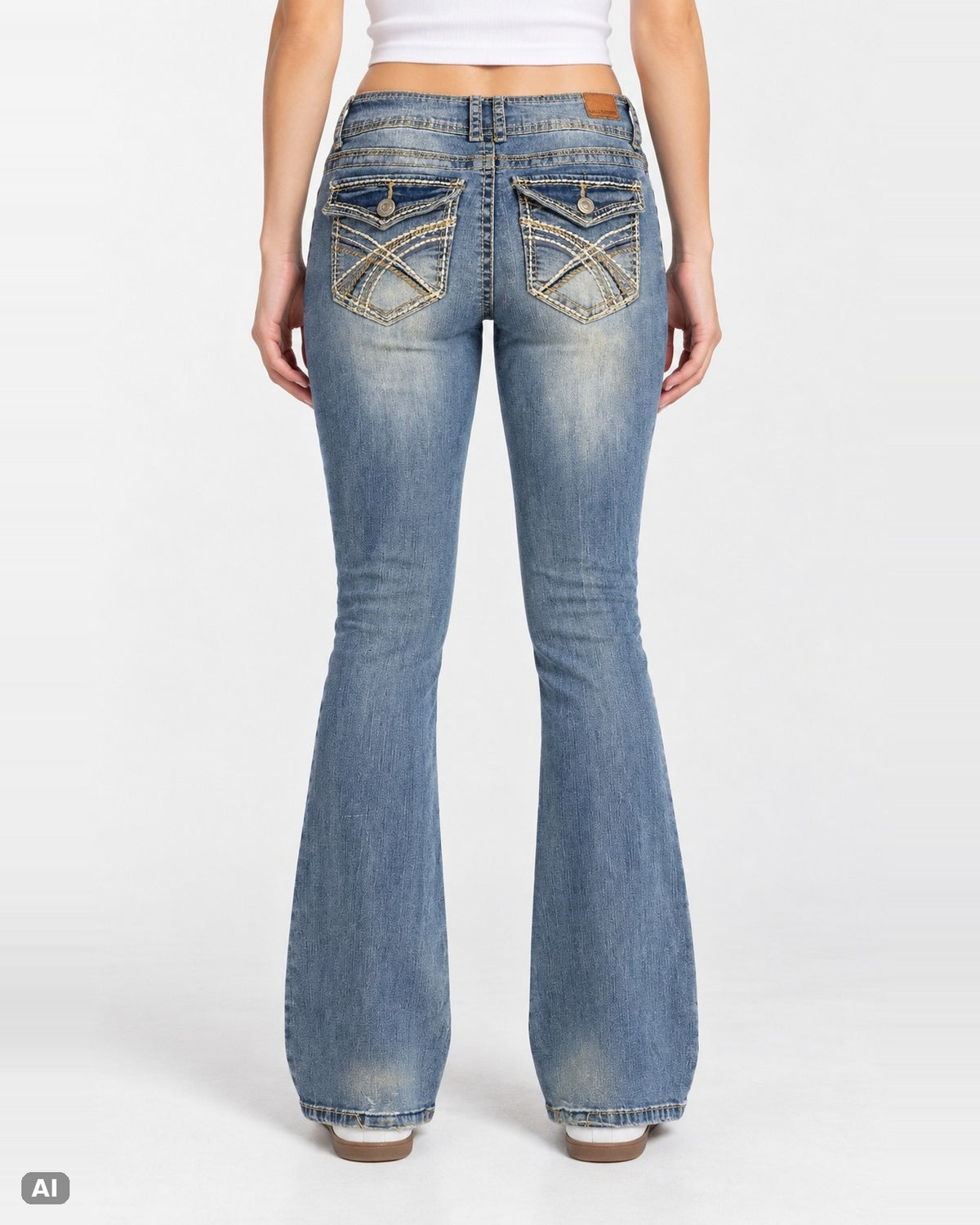 Wallflower Luscious Curvy Mid-Waist Bootcut-Jeans – Gr. EU 34 / XS – Hinten, KI-Visualisierung am Model