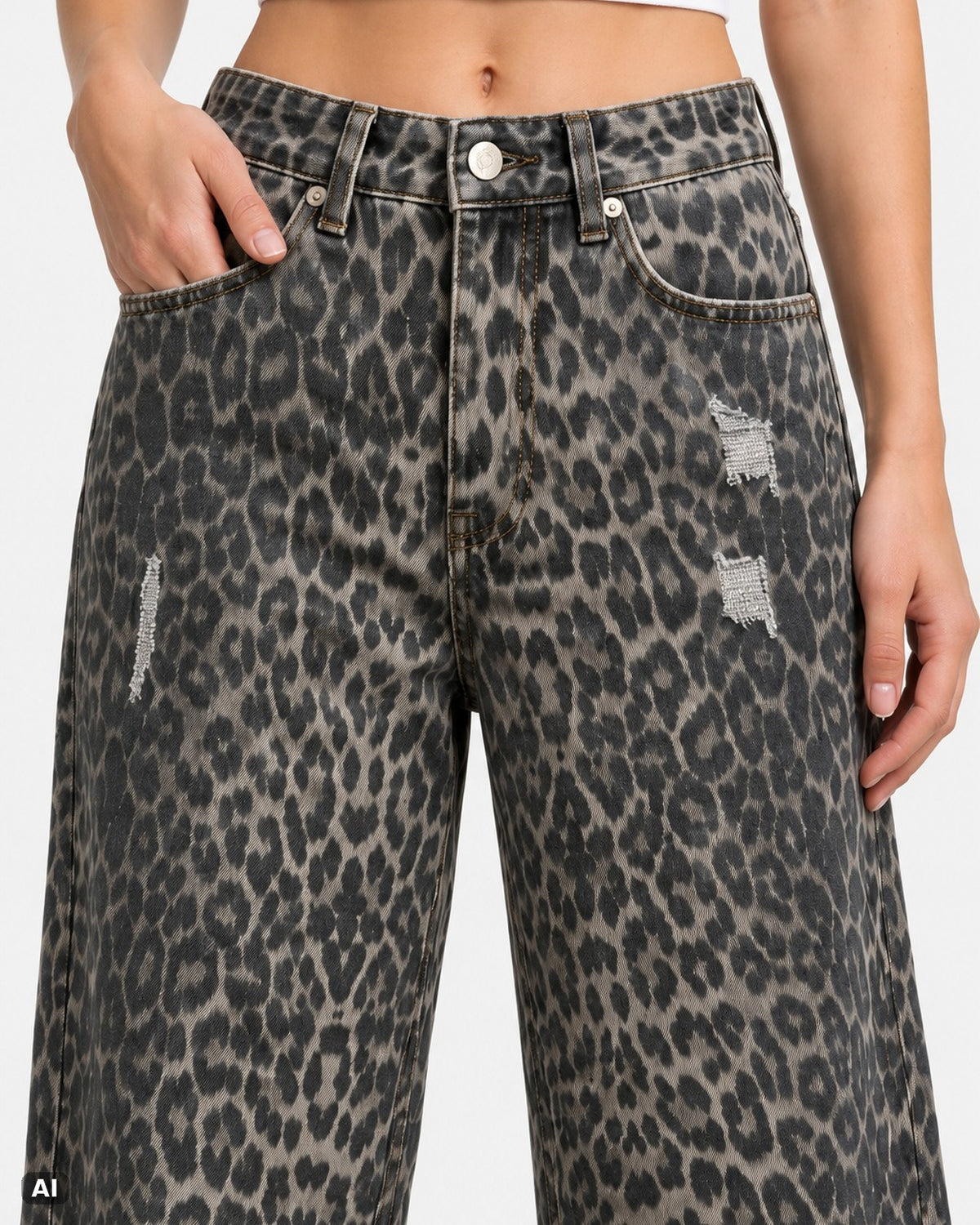 Marivy Wide Leg Jeans Damen mit Leopardenmuster Strass Taschen Y2K… – Detail vorne, KI-Visualisierung am Model