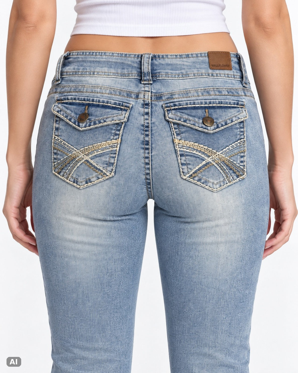 Wallflower Curvy Fit Mid-Waist Bootcut-Jeans – Gr. EU 40 / L – Detail hinten, KI-Visualisierung am Model