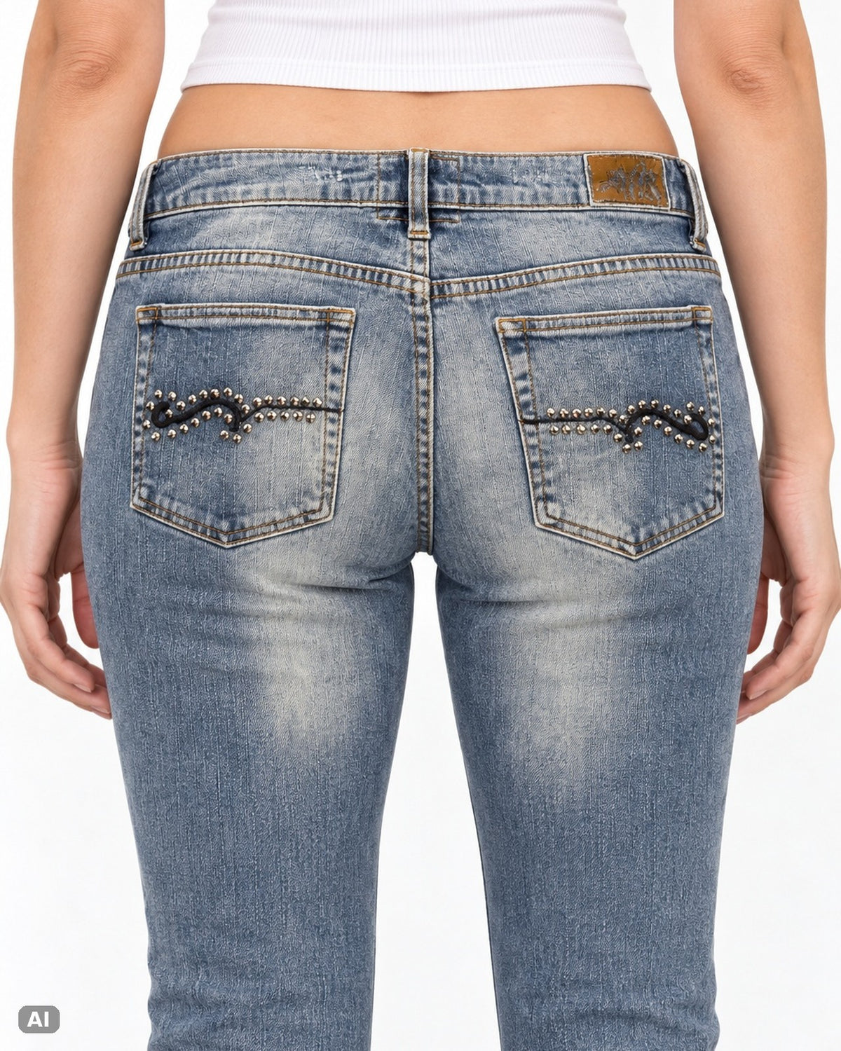 American Rag Cie Low-Waist-Bootcut-Jeans – Gr. EU 40 / L – Detail hinten, KI-Visualisierung am Model