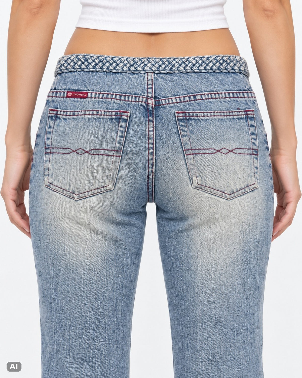 Unionbay Low Rise Flare Jeans – Gr. EU 32 / XS – Detail hinten, KI-Visualisierung am Model
