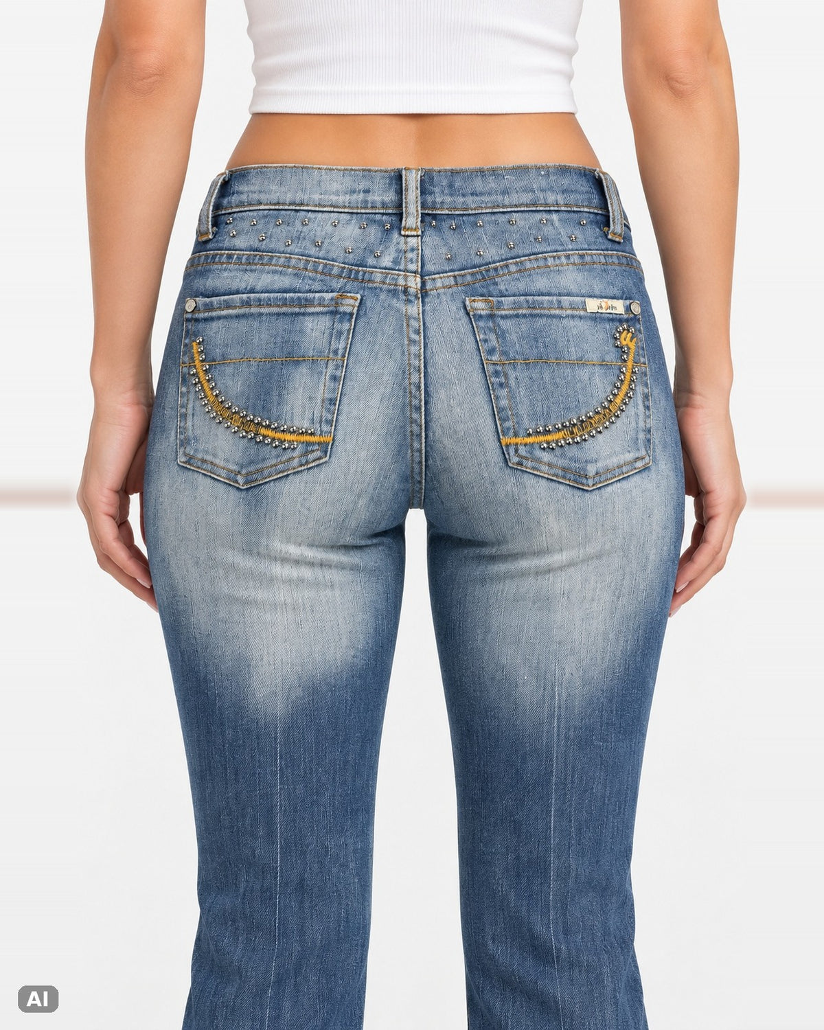 UB Jeans Flare Low Waist – Gr. EU 34 / XS – Detail hinten, KI-Visualisierung am Model