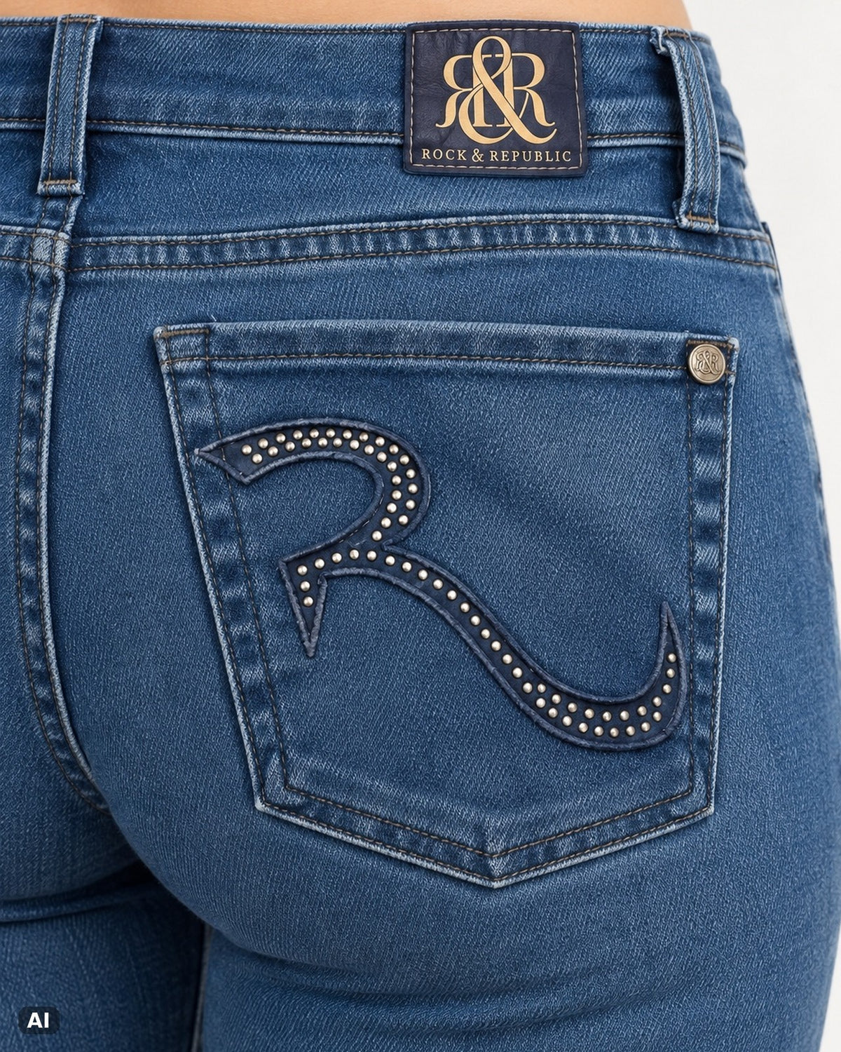 Rock & Republic Kasindra Bootcut Jeans – Gr. W28 / EU 38 / M – Detail hinten nah, KI-Visualisierung am Model