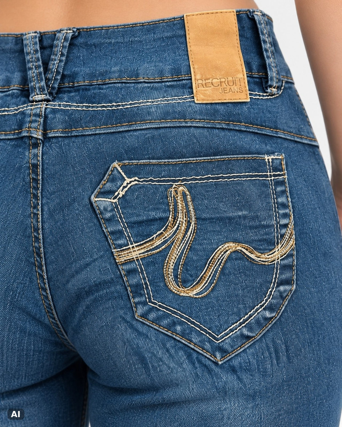 Recruit Jeans Low Waist Bootcut-Jeans – Gr. EU 34 / XS – Detail hinten nah, KI-Visualisierung am Model