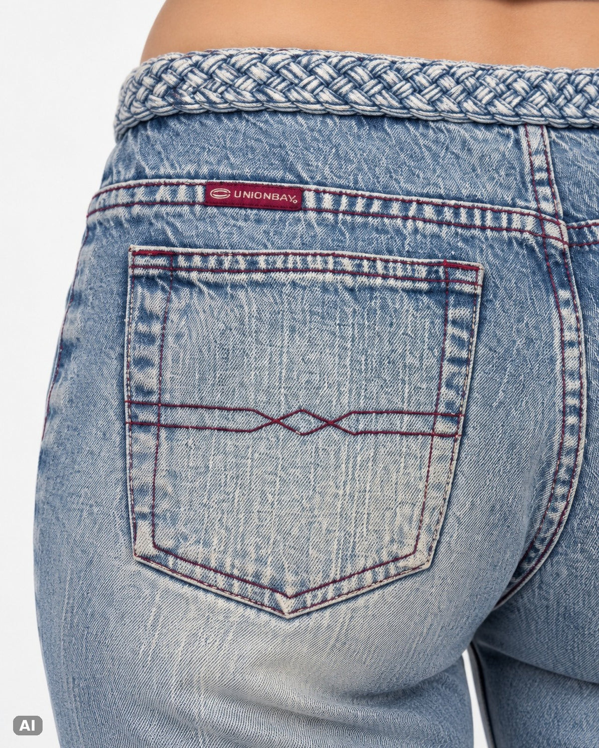 Unionbay Low Rise Flare Jeans – Gr. EU 32 / XS – Detail hinten nah, KI-Visualisierung am Model
