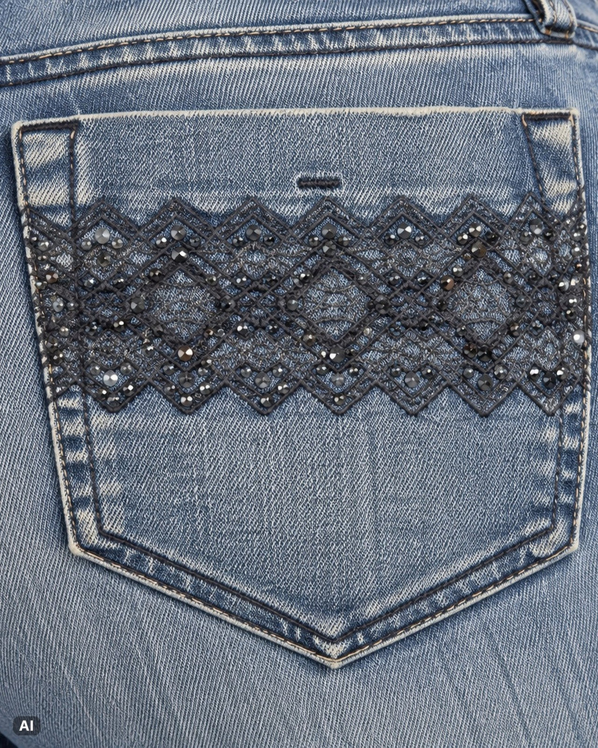 Style & Co. Denim Rauten Mid-Rise Bootcut-Jeans – Gr. EU 36 / S – Detail hinten nah, KI-Visualisierung am Model